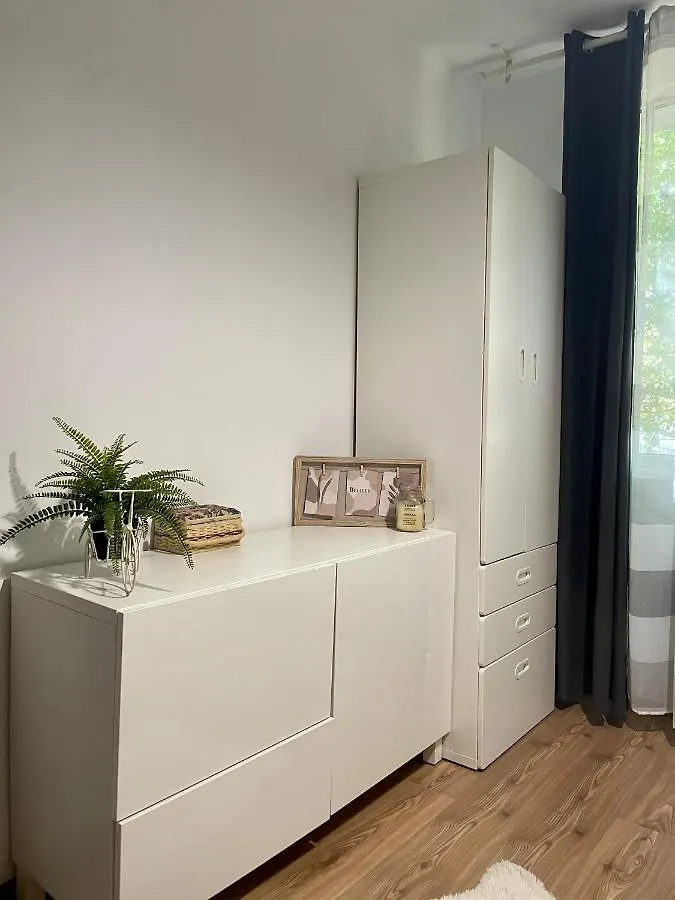 Thias Apartment -Parter, Langa Spitalul Marie Curie 부쿠레슈티 0*,