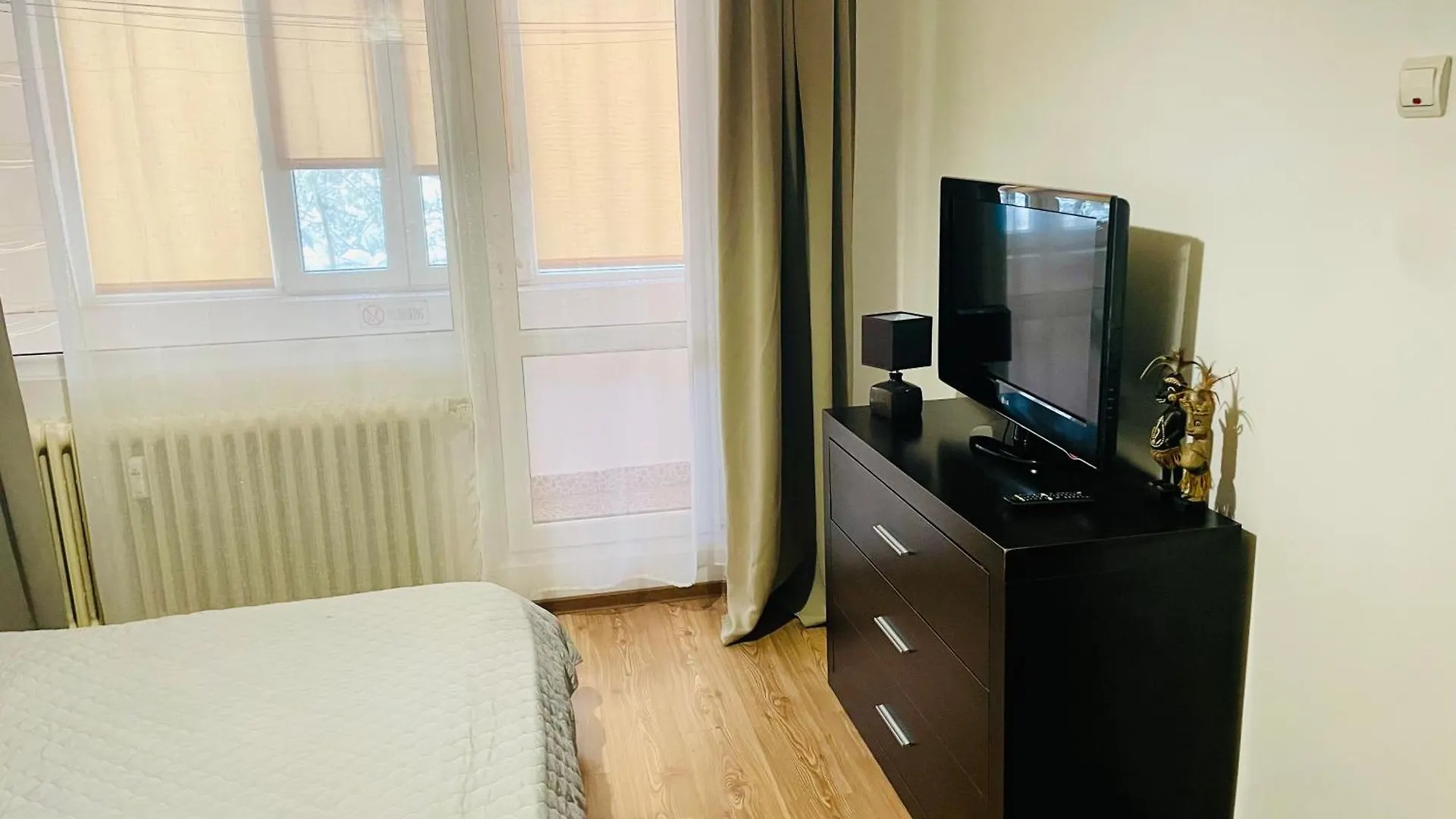 Thias Apartment -Parter, Langa Spitalul Marie Curie Бухарест Румыния